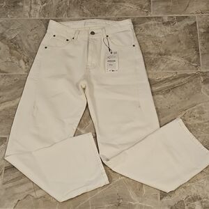 Zara Women's Off-White Stylish Relaxed Jeans NWT!